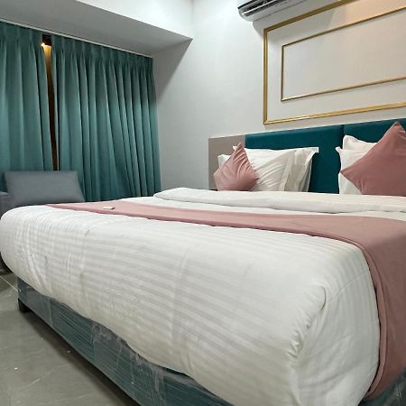 Hotel The Vital 苏拉特 外观 照片