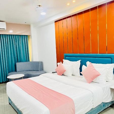 Hotel The Vital 苏拉特 外观 照片