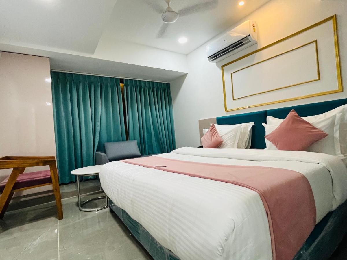 Hotel The Vital 苏拉特 外观 照片