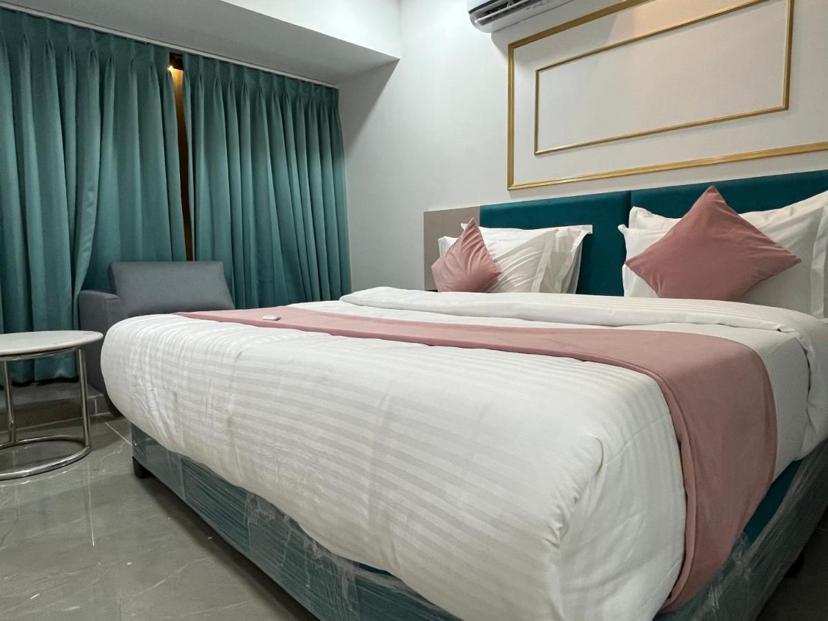 Hotel The Vital 苏拉特 外观 照片