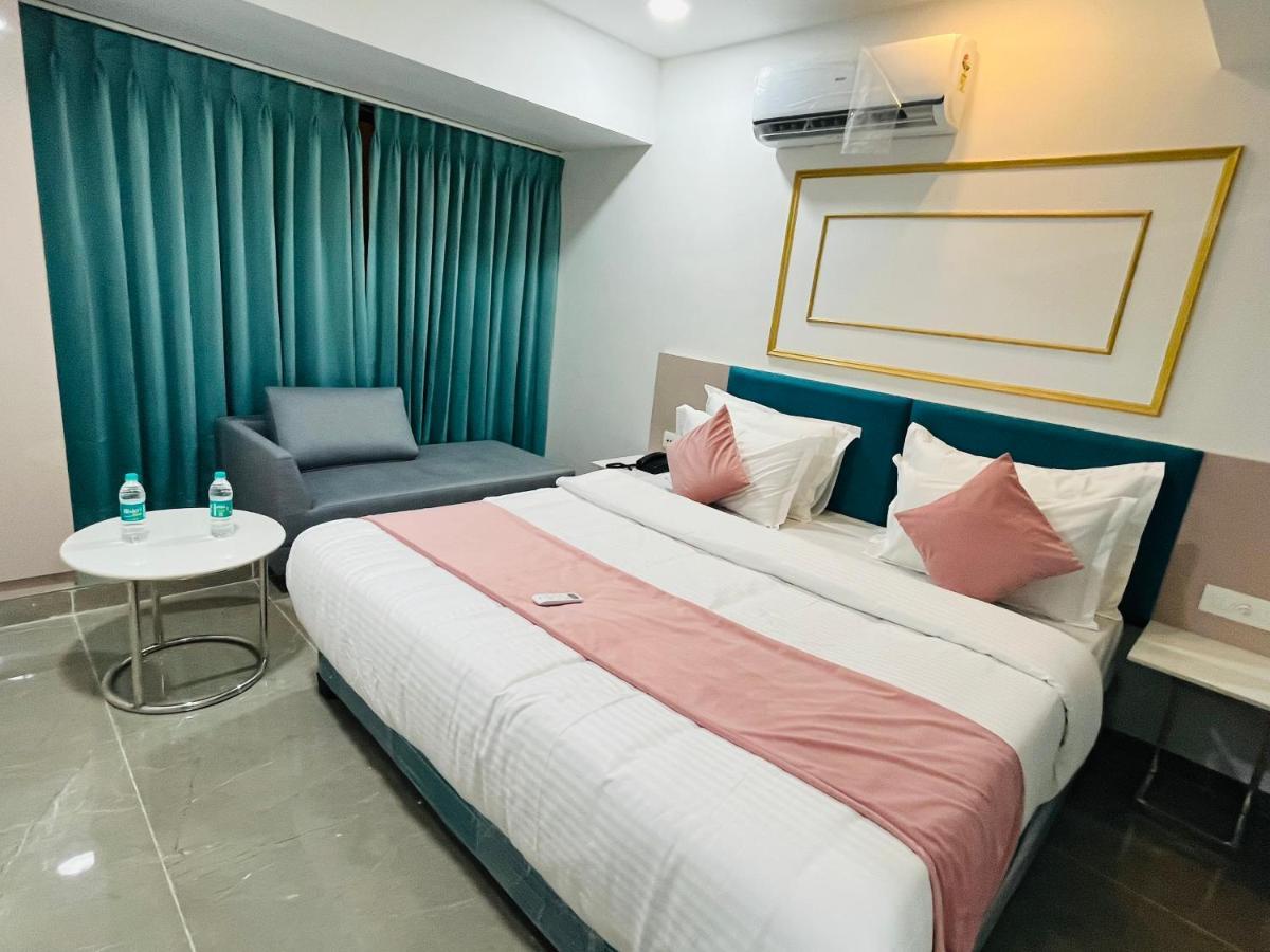 Hotel The Vital 苏拉特 外观 照片
