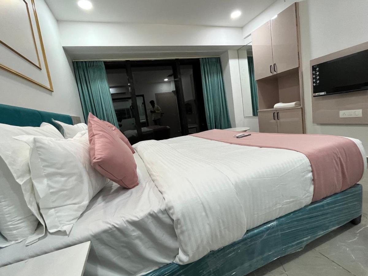 Hotel The Vital 苏拉特 外观 照片