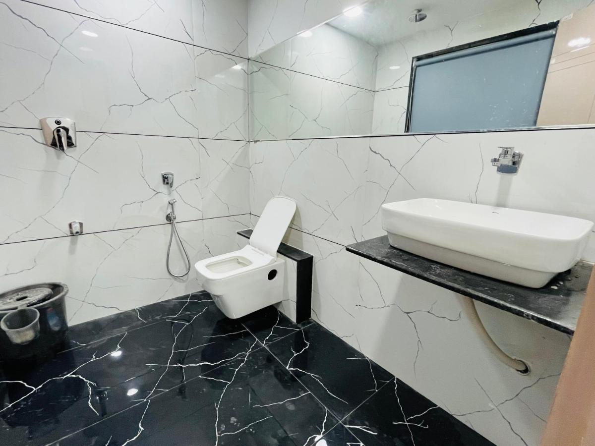 Hotel The Vital 苏拉特 外观 照片