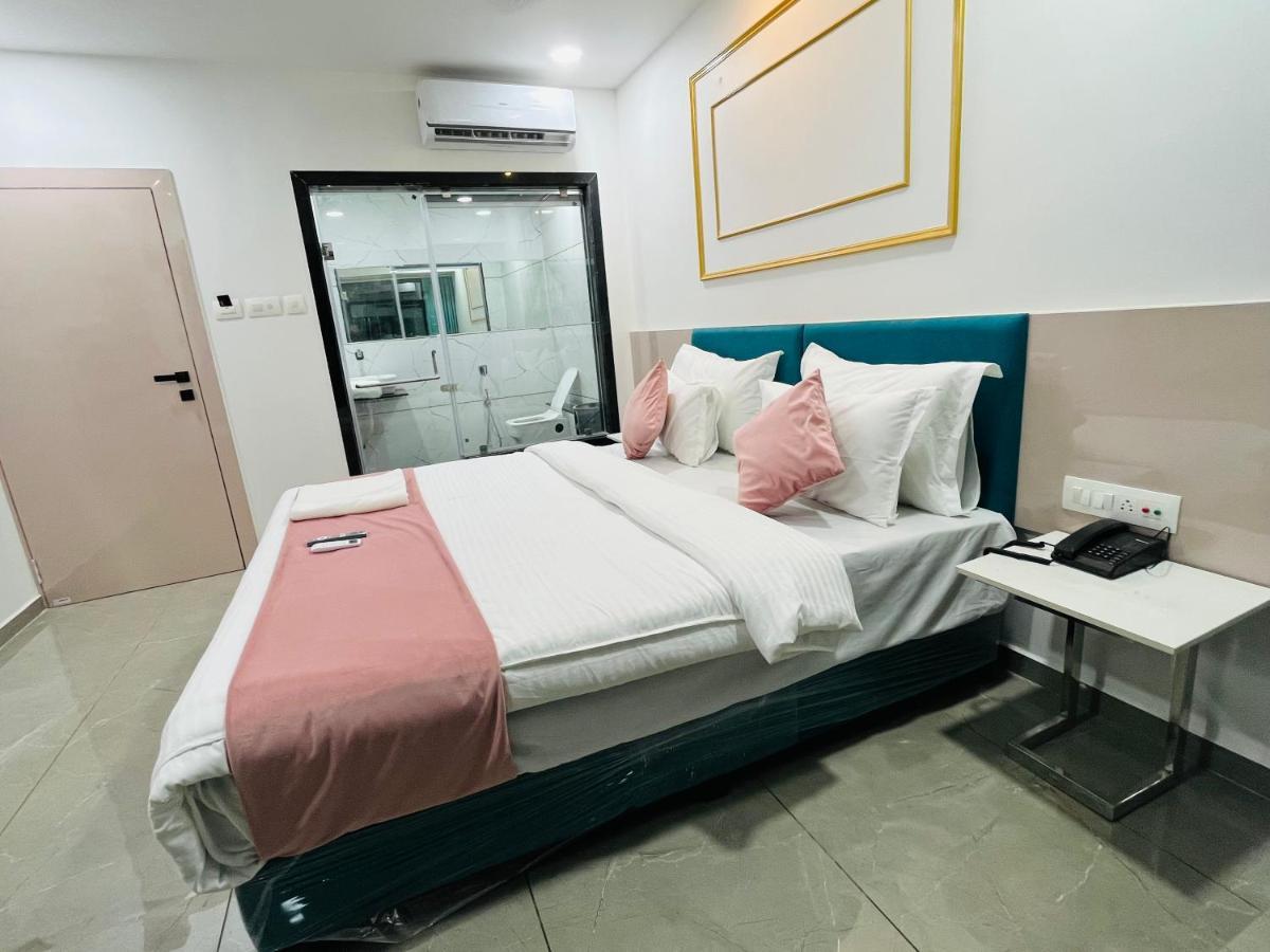 Hotel The Vital 苏拉特 外观 照片