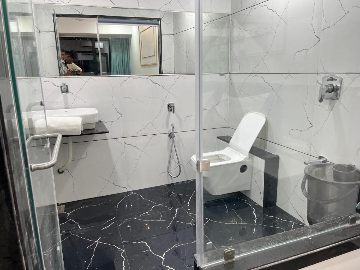 Hotel The Vital 苏拉特 外观 照片