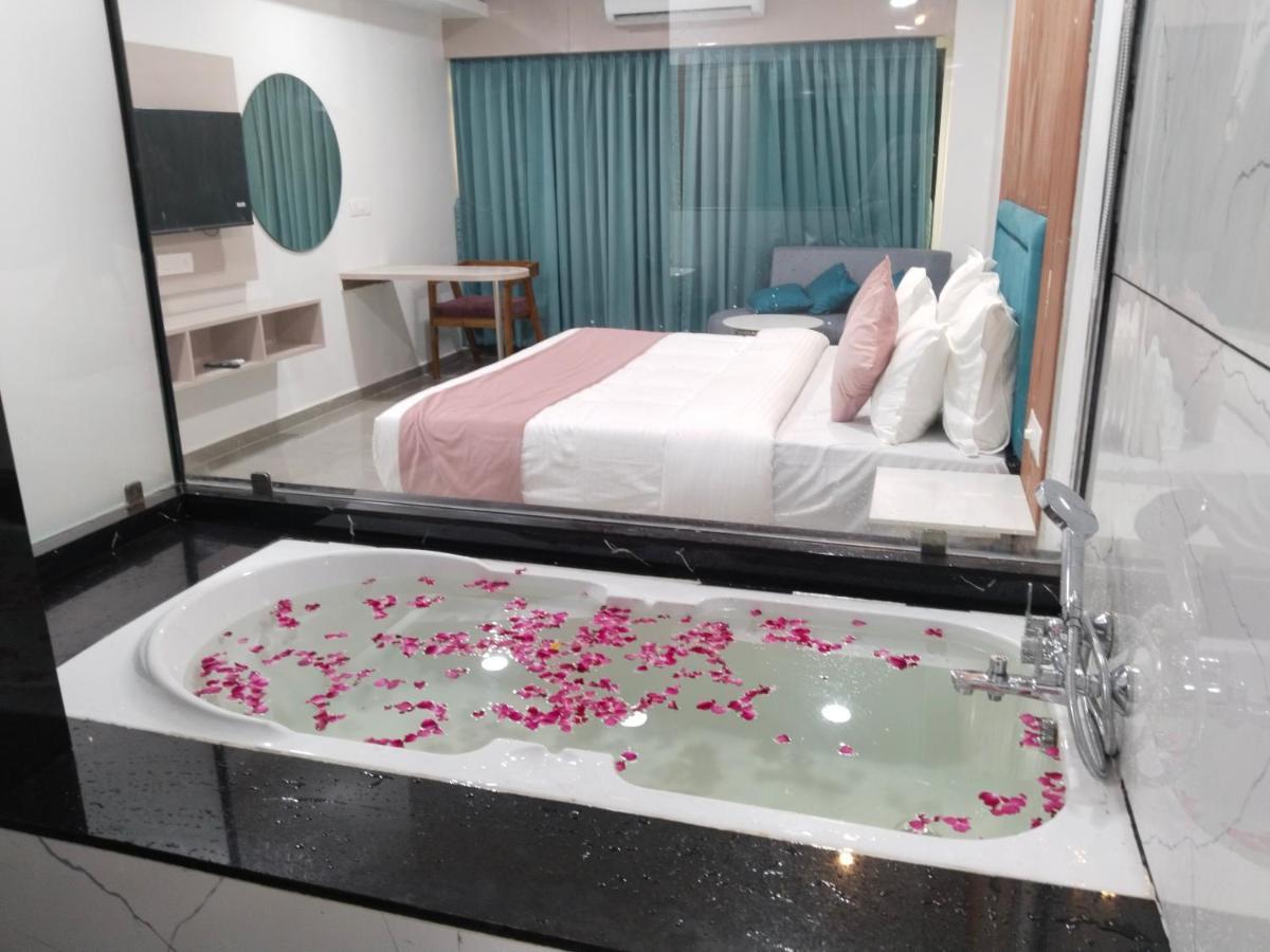 Hotel The Vital 苏拉特 外观 照片